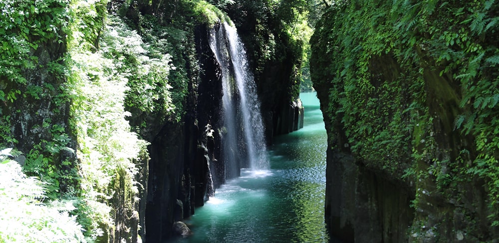 人気観光地の高千穂峡